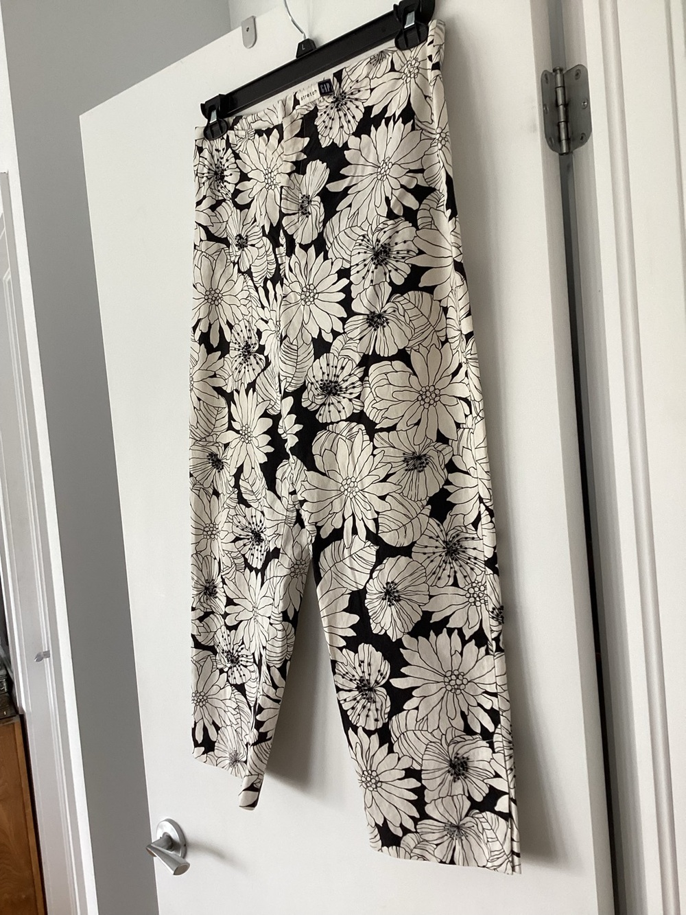 GAP Black and cream beaded floral pants. Size 8. Really cute!